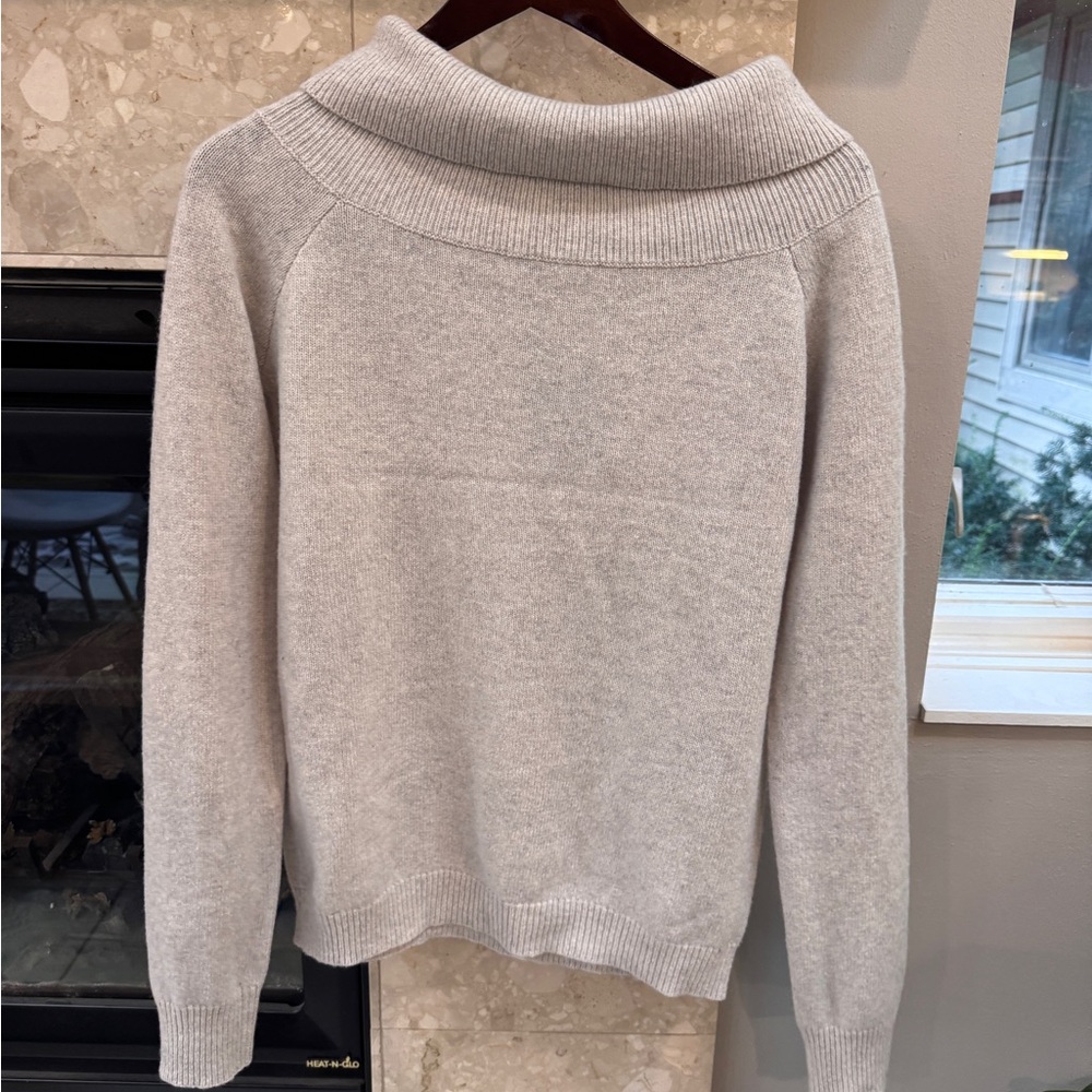 Brandy Melville Renata Sweater (silver grey/beige)